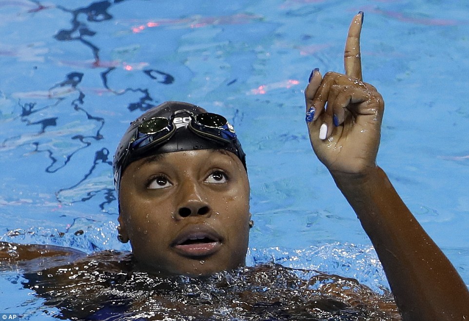 Simone Manuel Makes History As 1st African-American Female Swimmer To ...